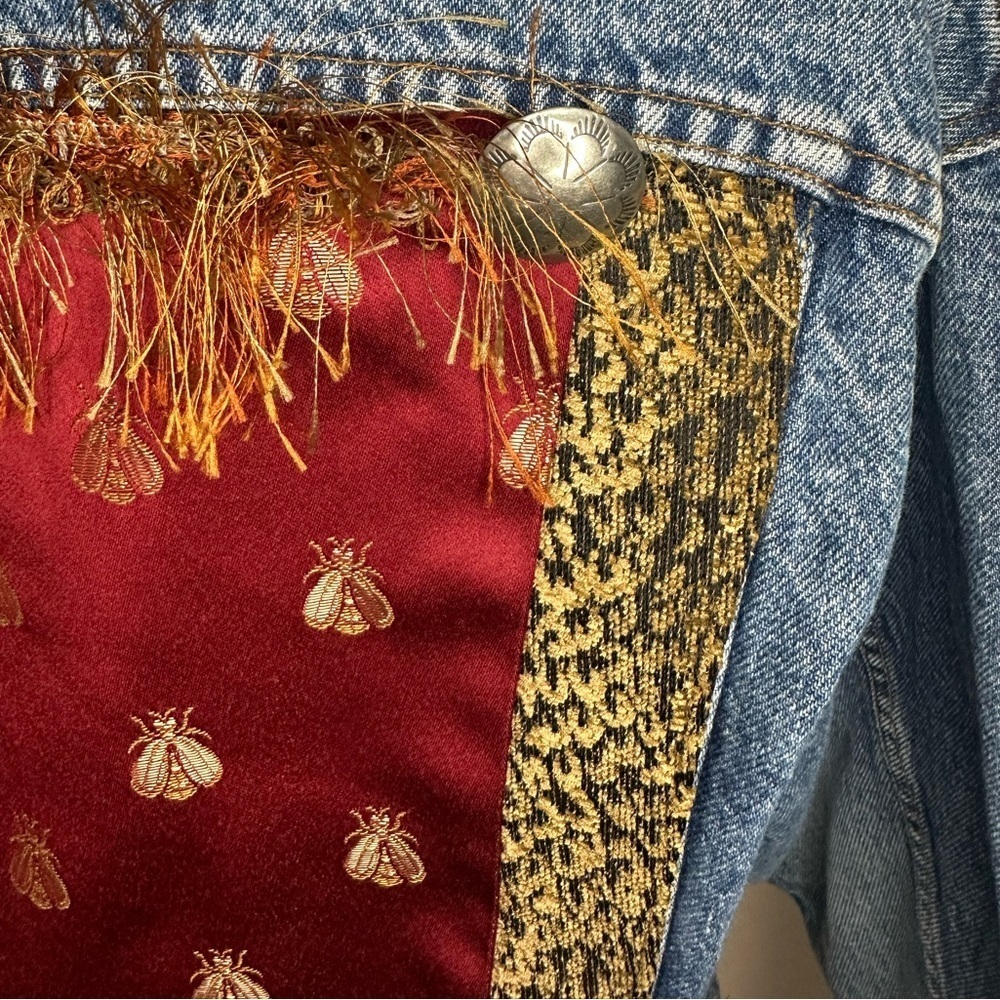 Vintage Levi's Classic Bee details Jean fringe Jacket with Embellishments size M - Picture 4 of 12